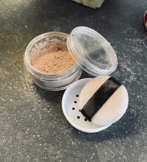 Simple 2 Ingredient Dry Shampoo Recipe